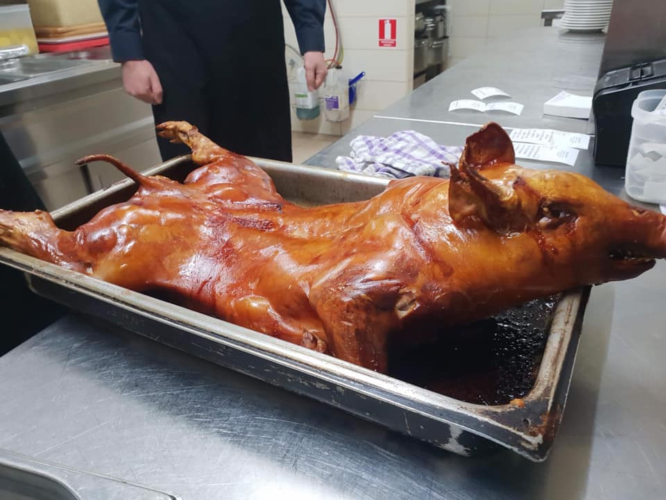 Cijeli pečeni mliječni praščić u Bickovoj kuhinji